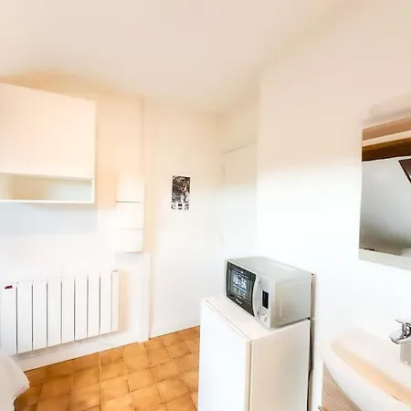 Anh Dao 4 - Studio, Centre Ville, Universite , Disneyland Apartment *